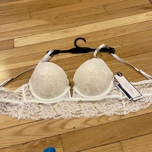 Marilyn Monroe white bra 34c